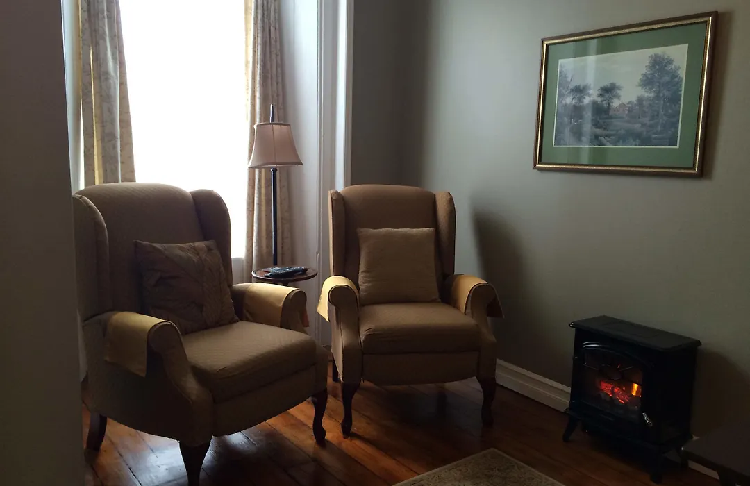 Sir Isaac Brock B&B Luxury Suites-1