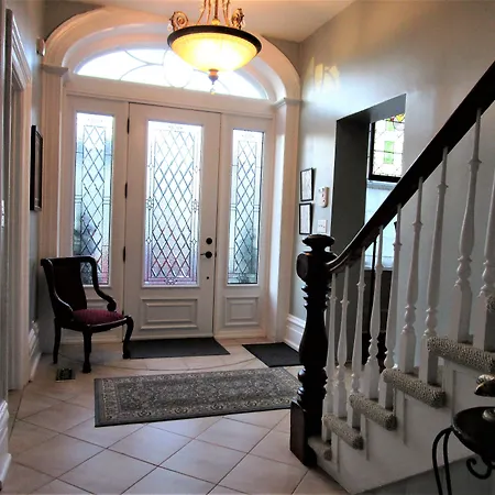 Sir Isaac Brock B&B Luxury Suites-2